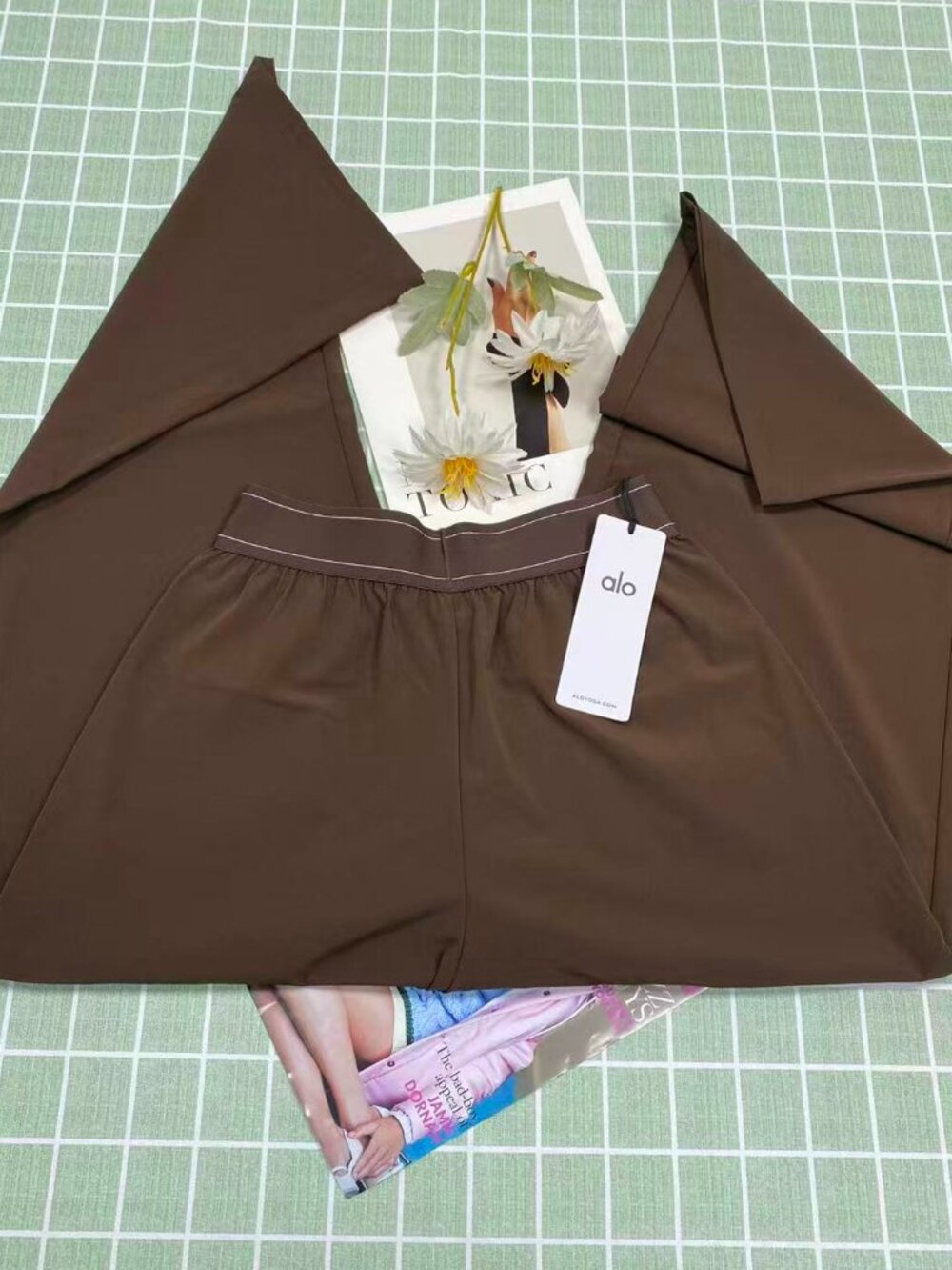 Brand new🤎ALO Yoga Espresso yoga regular pants (30-inch inner seam) - Picture 3 of 8